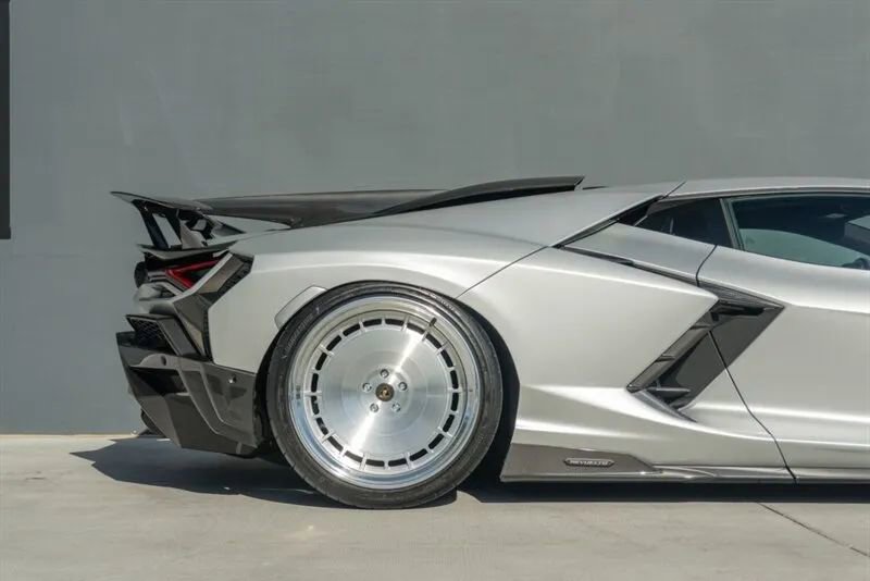 Used 2024 Lamborghini Revuelto image 42