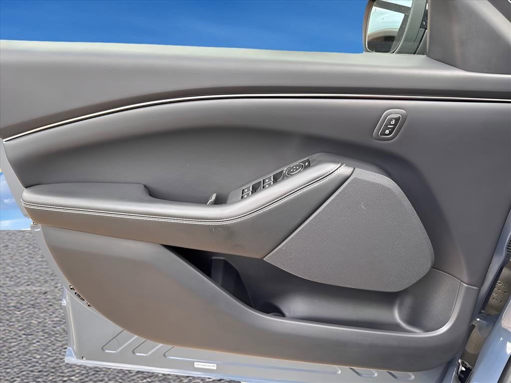 New 2023 Ford Mustang Mach-E Select image 18