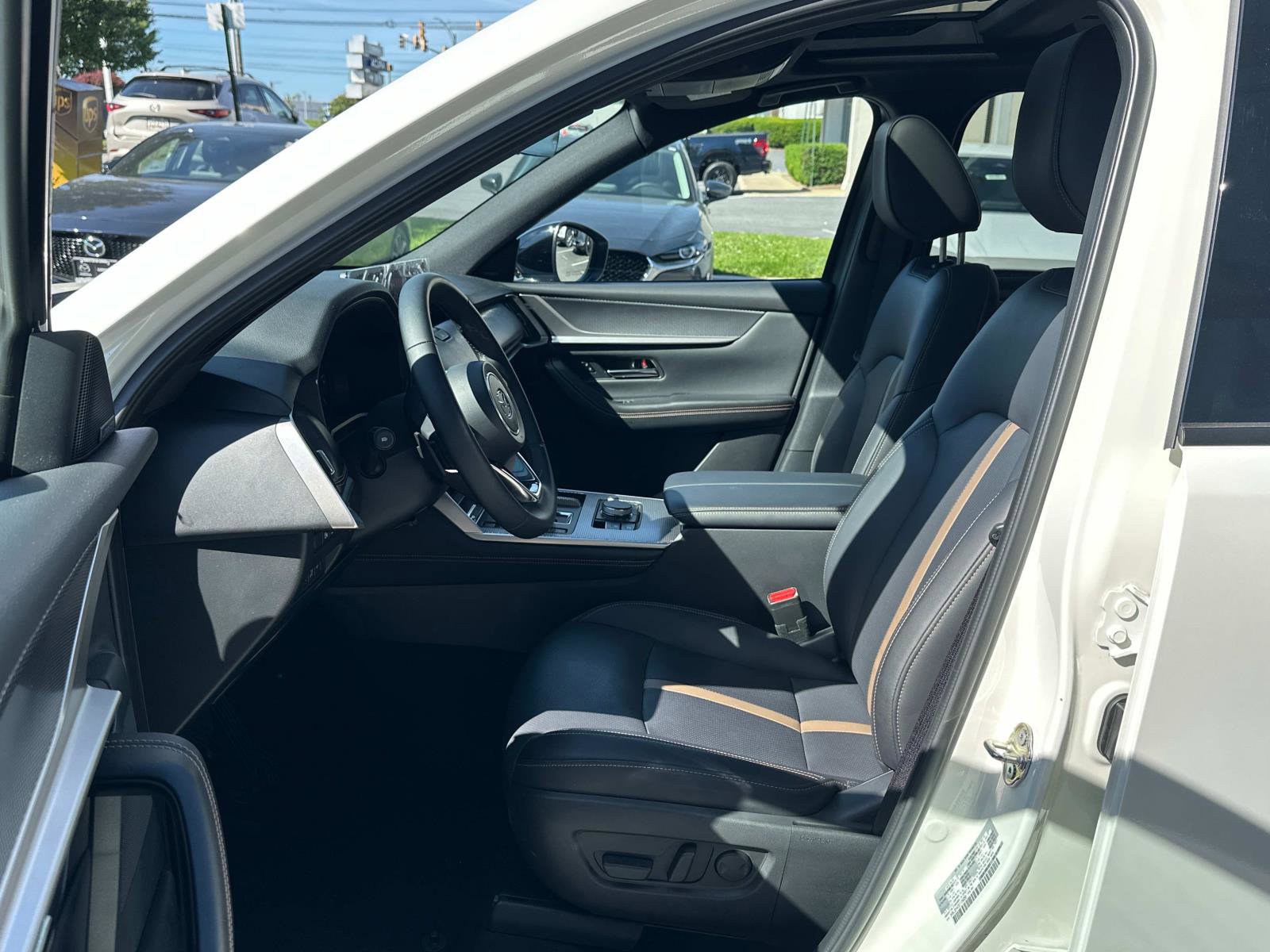 Certified 2025 MAZDA CX-70 Plug-In Hybrid w/ Premium Plus image 18