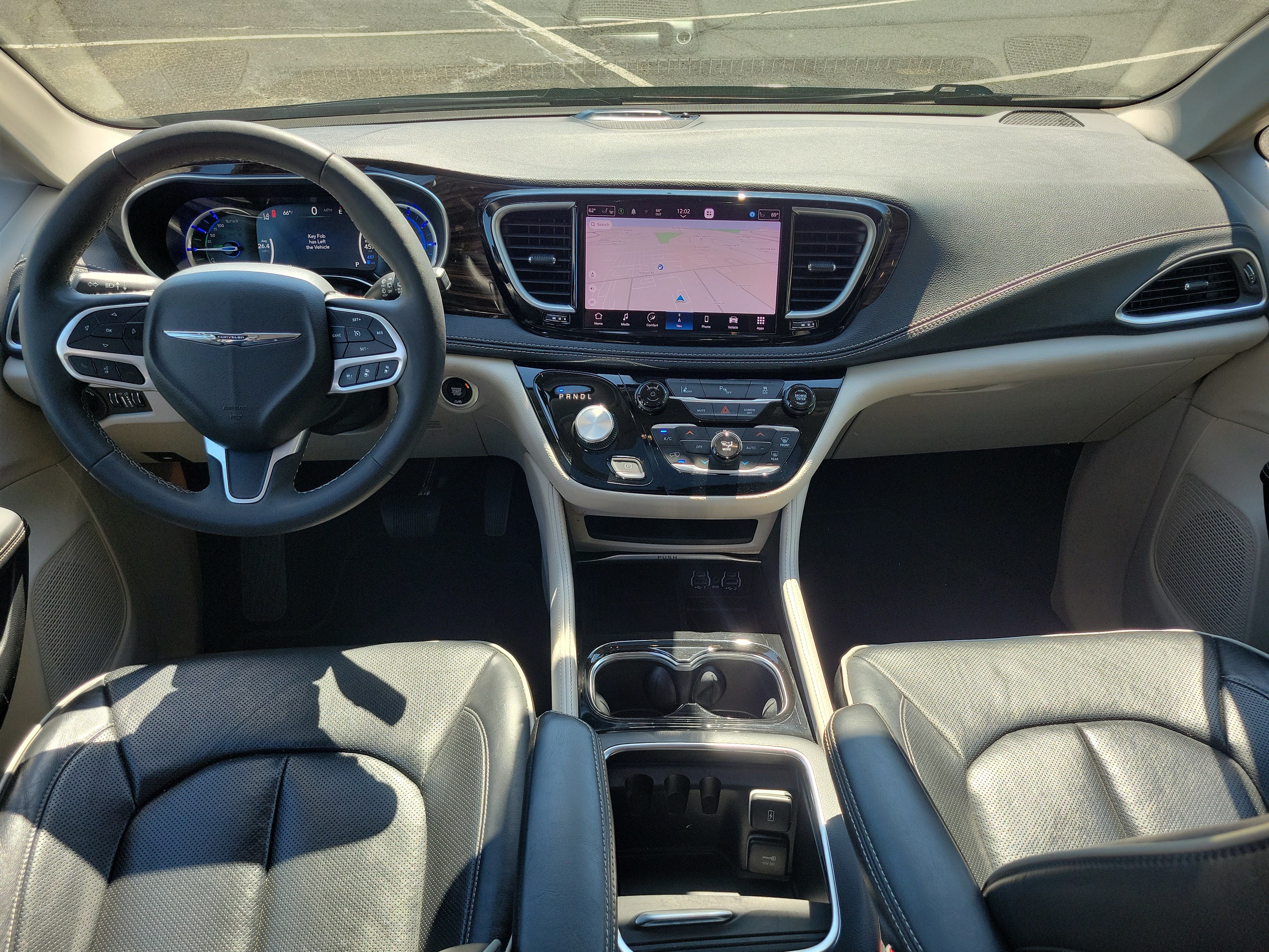 Used 2023 Chrysler Pacifica Limited FWD image 13