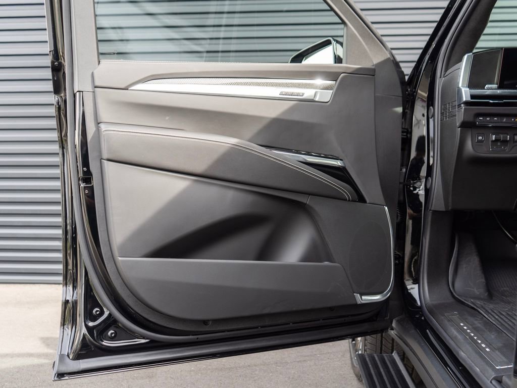 Used 2026 Cadillac Escalade V w/ LPO, ONYX Package image 29