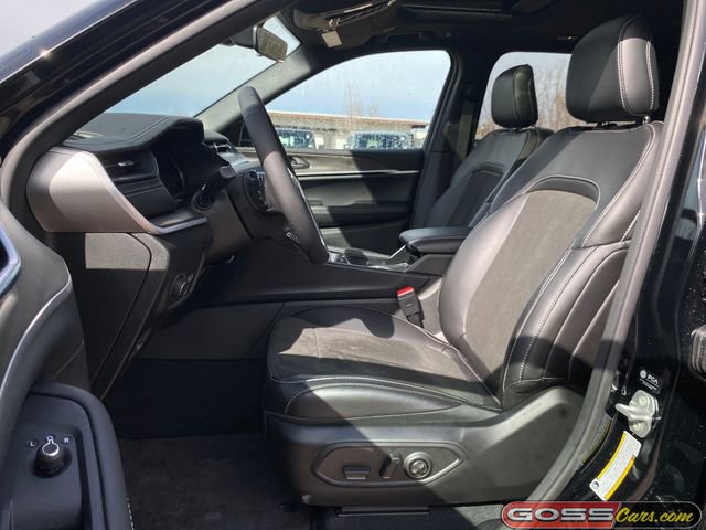 New 2026 Jeep Grand Cherokee Altitude image 25