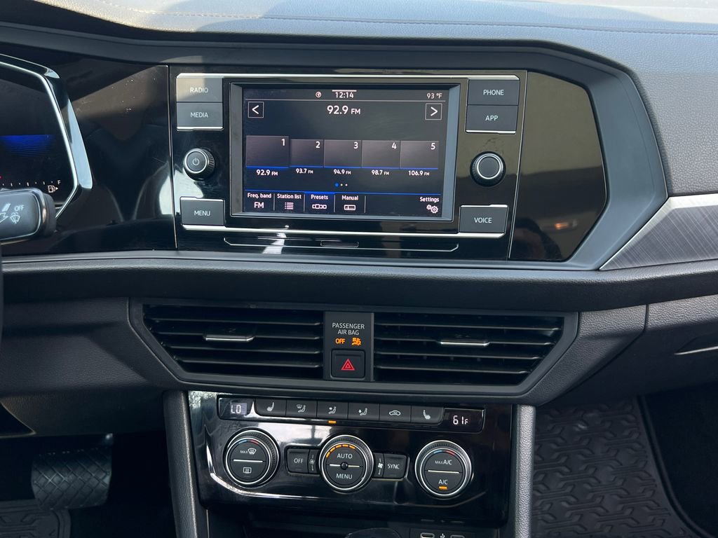 Certified 2023 Volkswagen Jetta SE image 14