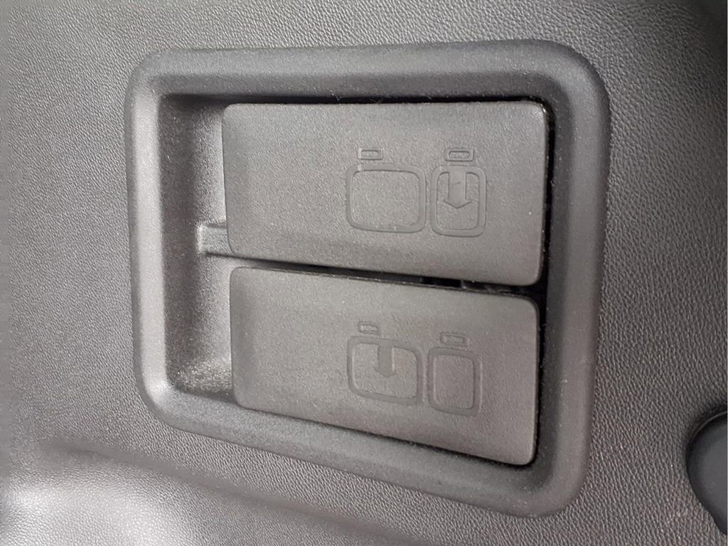 Used 2020 Chevrolet Equinox LT image 24