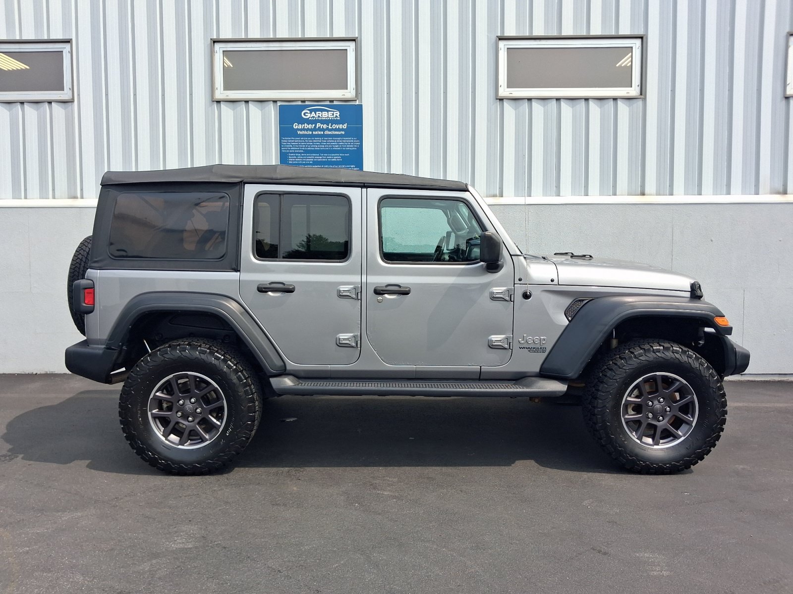 Used 2018 Jeep Wrangler Unlimited Sport S AWD/4WD image 9
