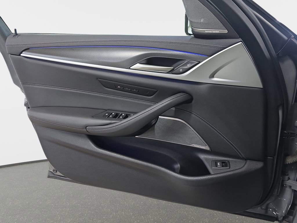 Used 2022 BMW M550i xDrive w/ Dynamic Handling Package AWD/4WD image 26