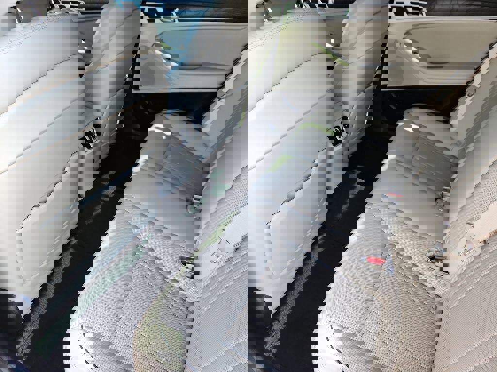 Used 2017 Genesis G80 3.8 w/ Option Group 03 image 9