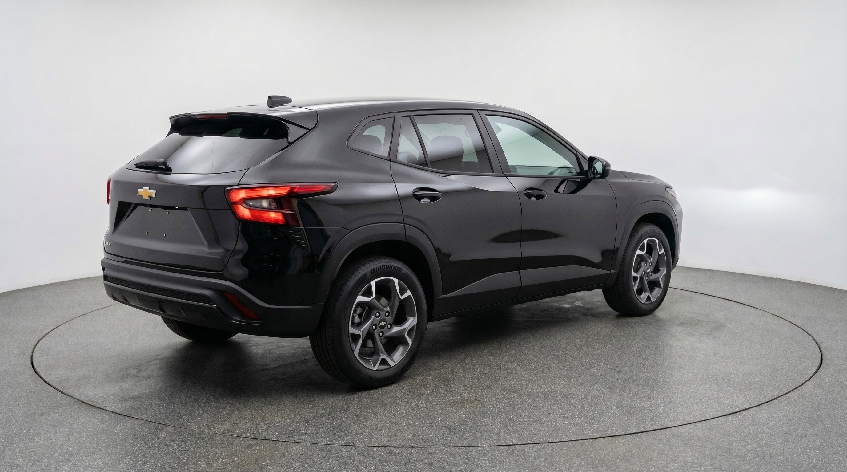 Used 2025 Chevrolet Trax LT FWD image 9