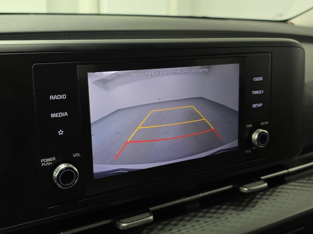 Used 2022 Kia Carnival LX FWD image 17