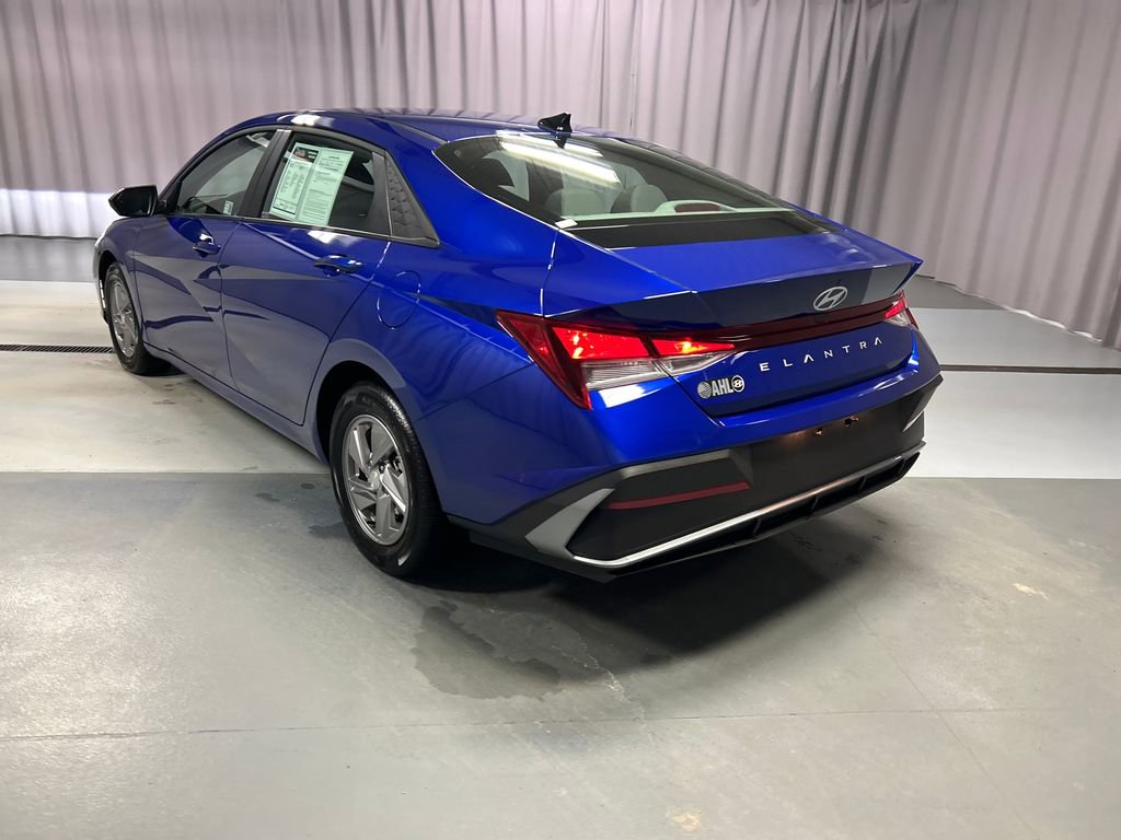 Used 2025 Hyundai Elantra SE image 5
