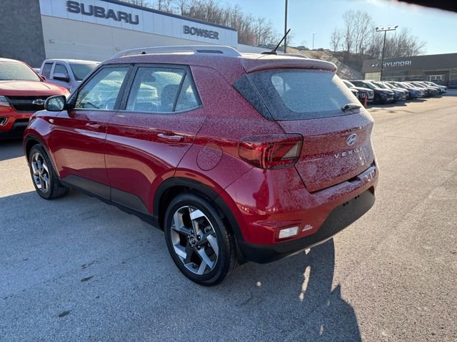 Used 2023 Hyundai Venue Limited image 3