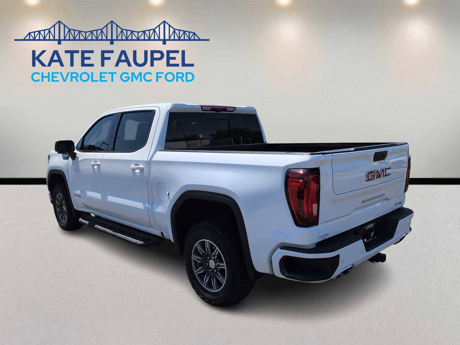 Used 2025 GMC Sierra 1500 AT4 w/ AT4 Premium Package AWD/4WD image 5