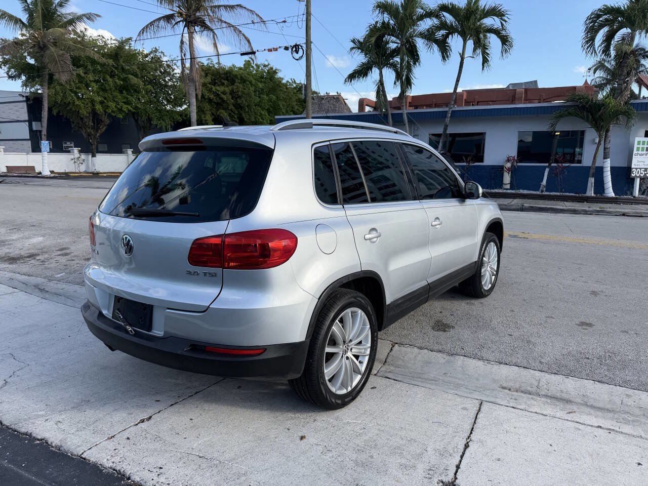Used 2012 Volkswagen Tiguan SEL FWD image 5