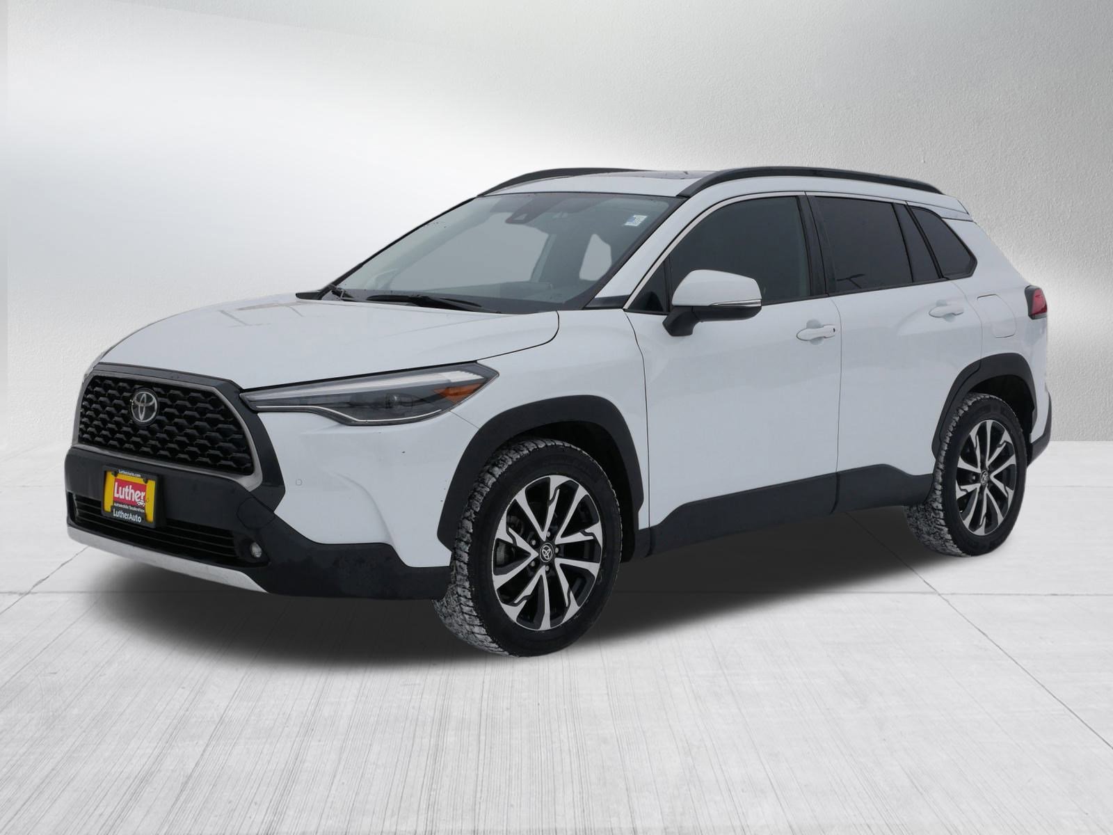 Used 2022 Toyota Corolla Cross XLE image 3