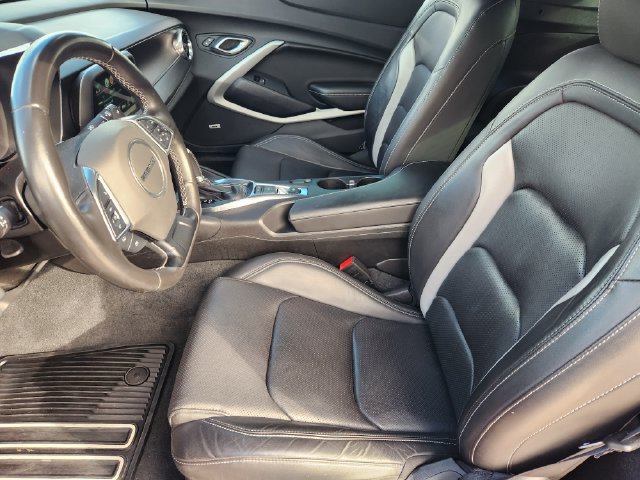 Used 2018 Chevrolet Camaro LT RWD image 4