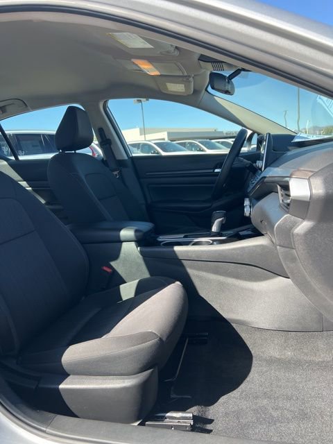 Used 2024 Nissan Altima 2.5 SV FWD image 30