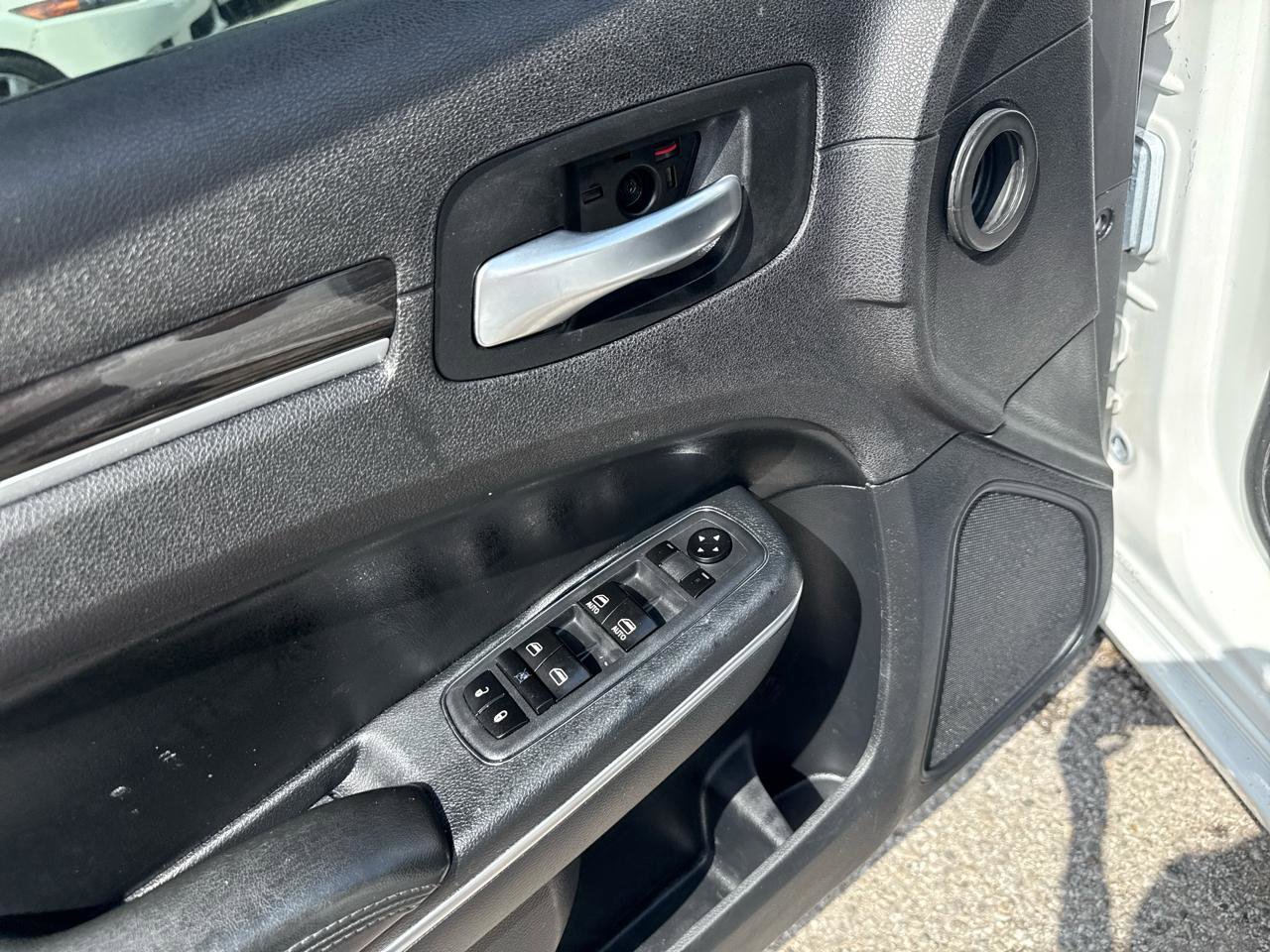 Used 2015 Chrysler 300 Limited image 11