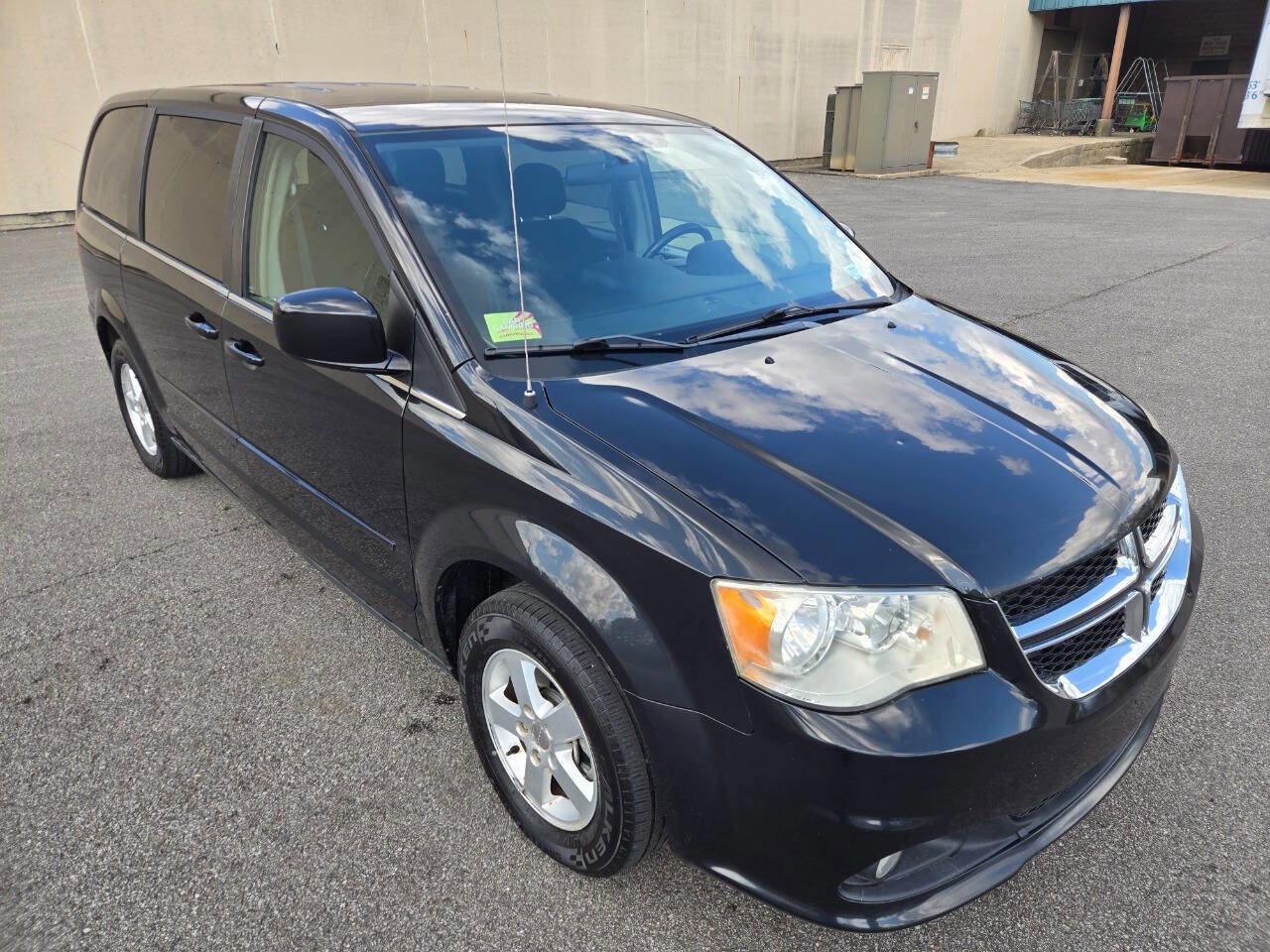 Used 2012 Dodge Grand Caravan Crew FWD image 14