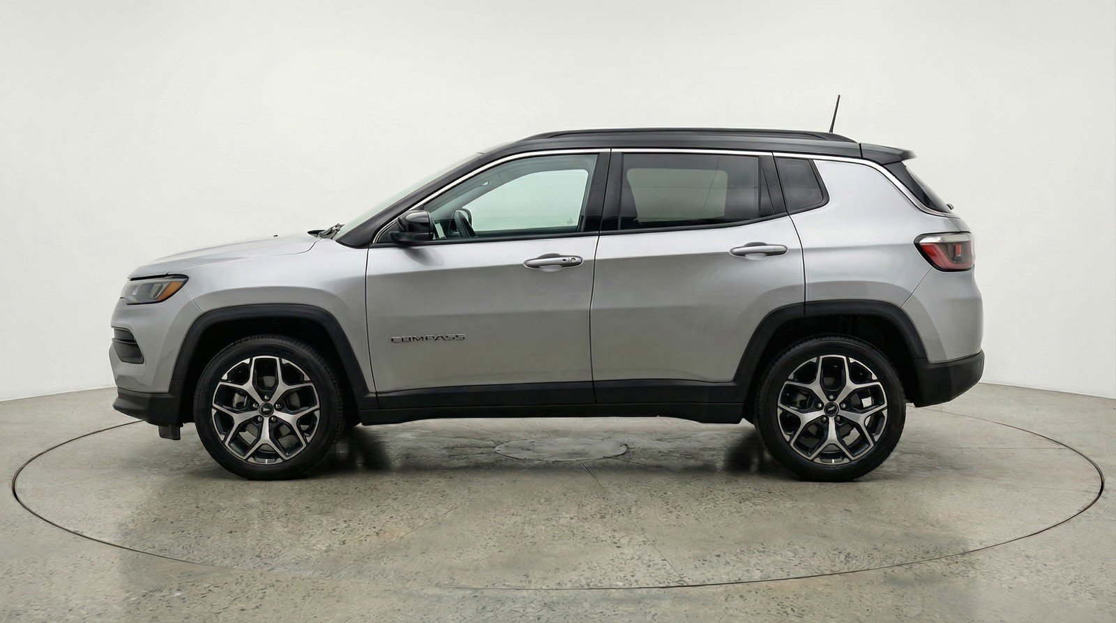 Used 2025 Jeep Compass Limited image 5