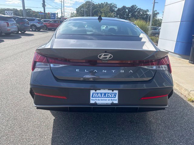New 2026 Hyundai Elantra SE FWD image 5