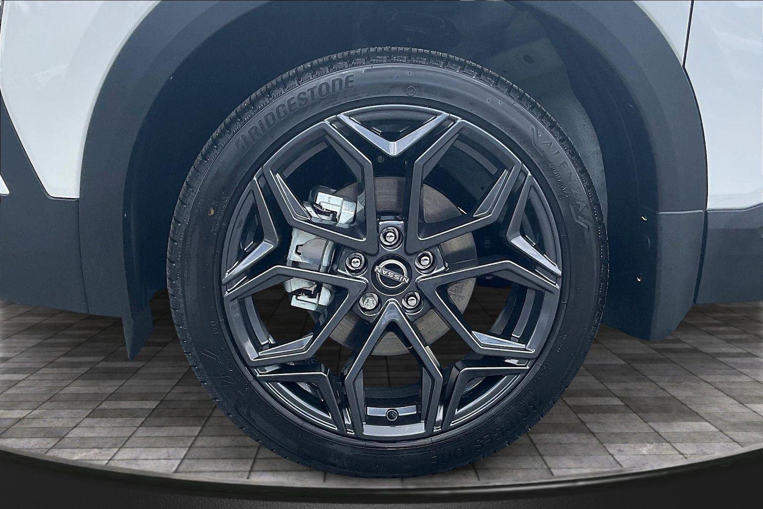 New 2025 Nissan Kicks SR image 11