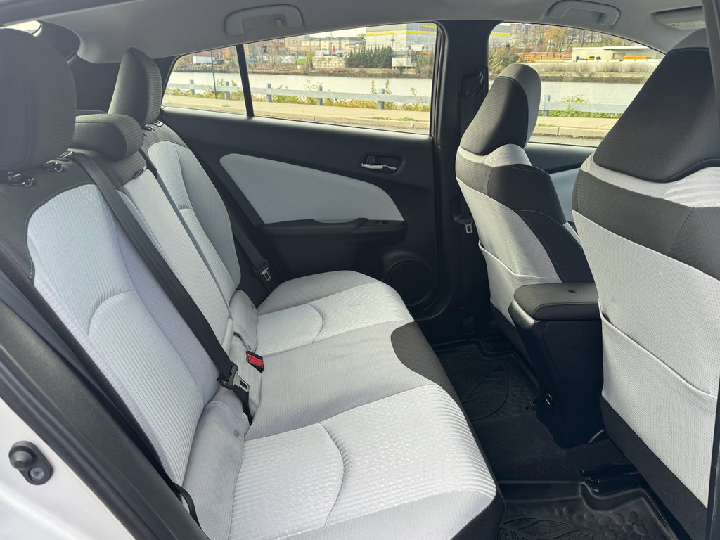 Used 2016 Toyota Prius image 24