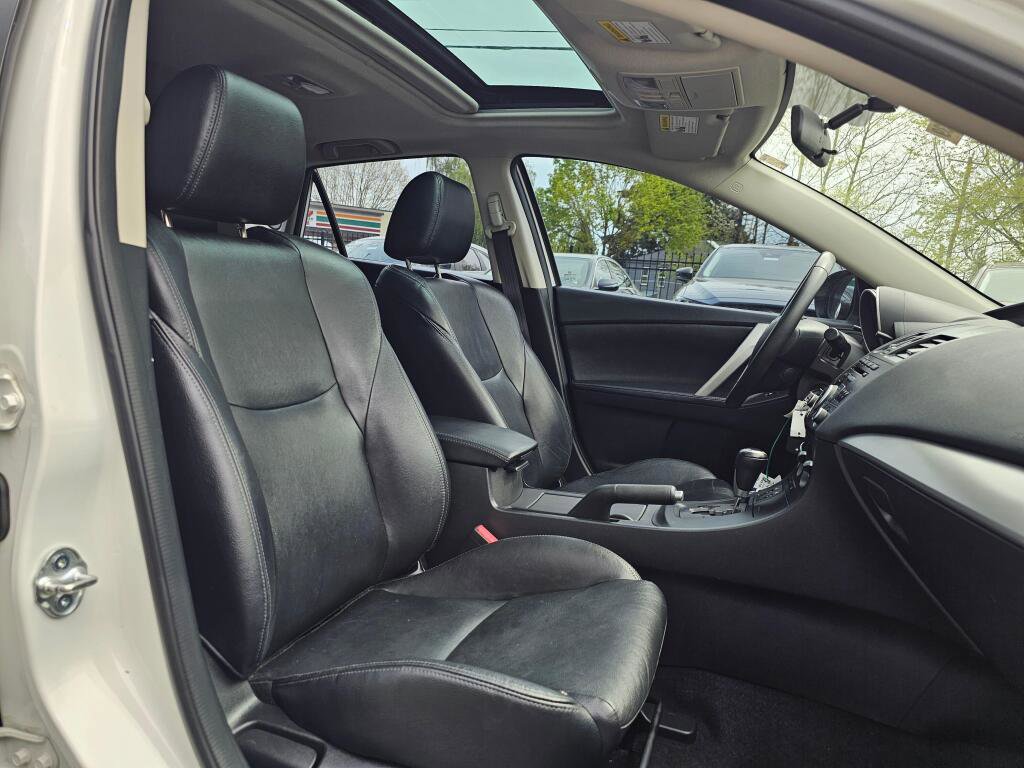 Used 2012 MAZDA MAZDA3 i Grand Touring w/ Tech Pkg FWD image 11