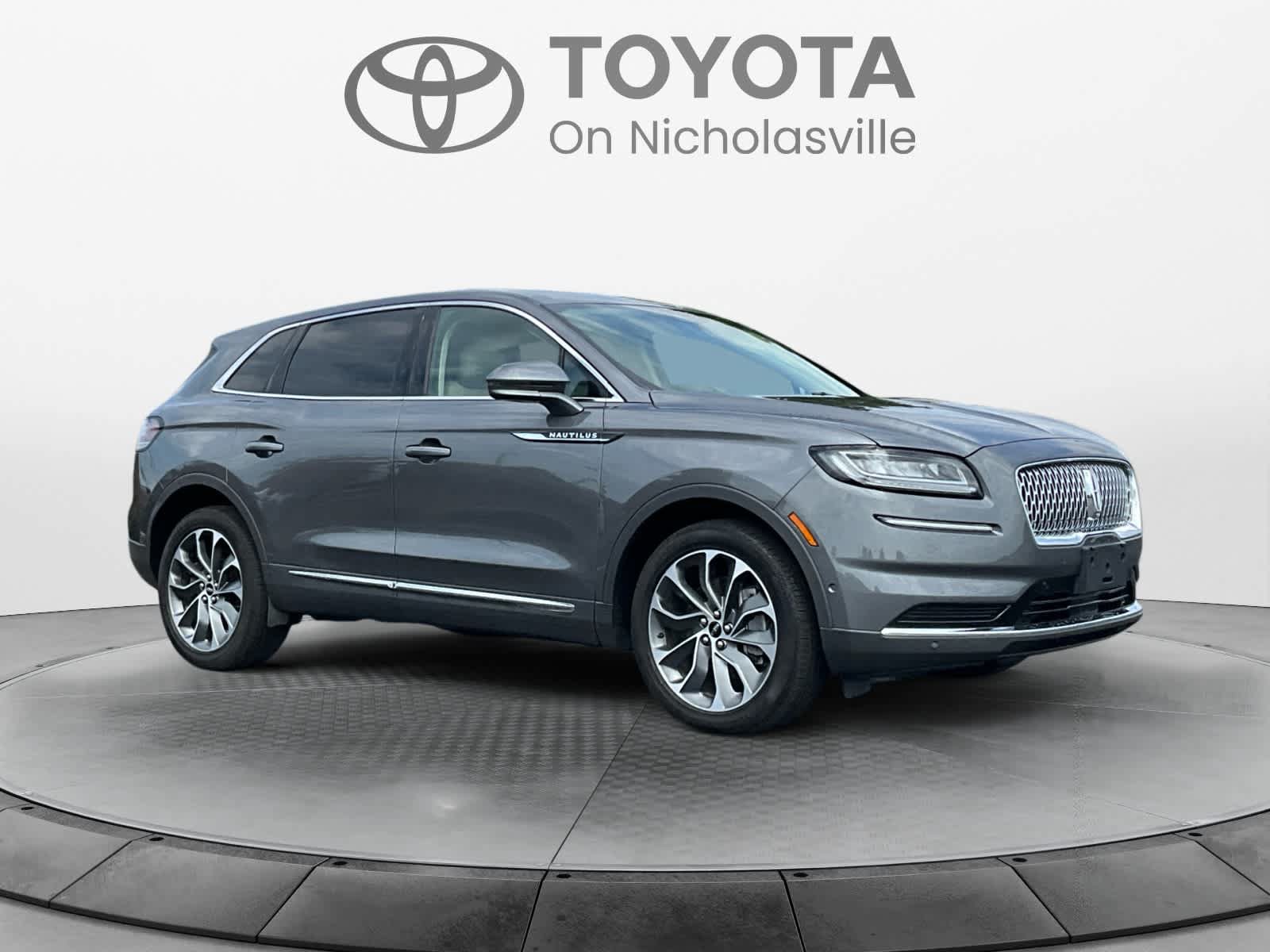 Used 2023 Lincoln Nautilus Reserve w/ Equipment Group 201A AWD/4WD image 7