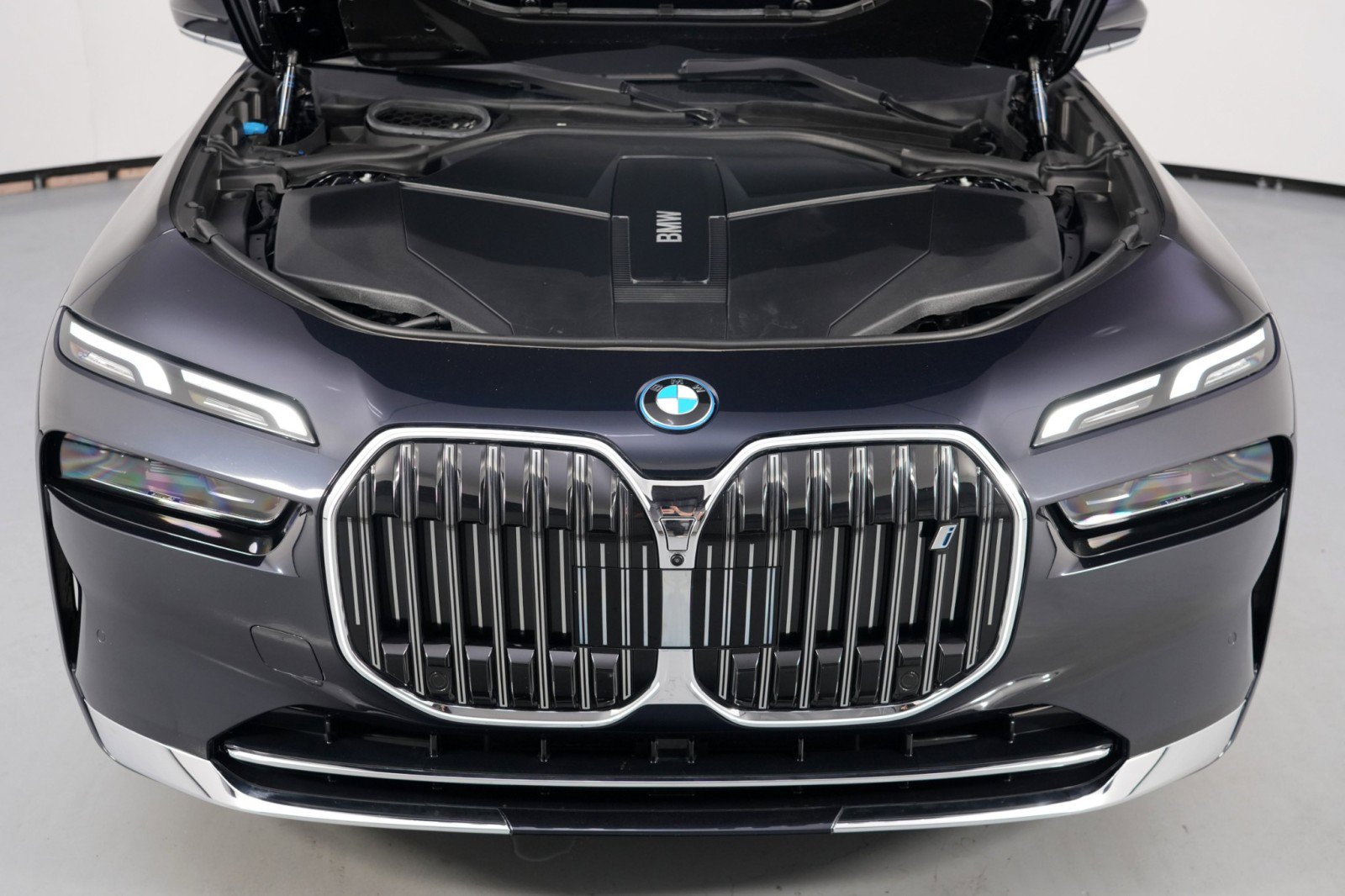 Used 2024 BMW i7 eDrive50 w/ Premium Package image 8