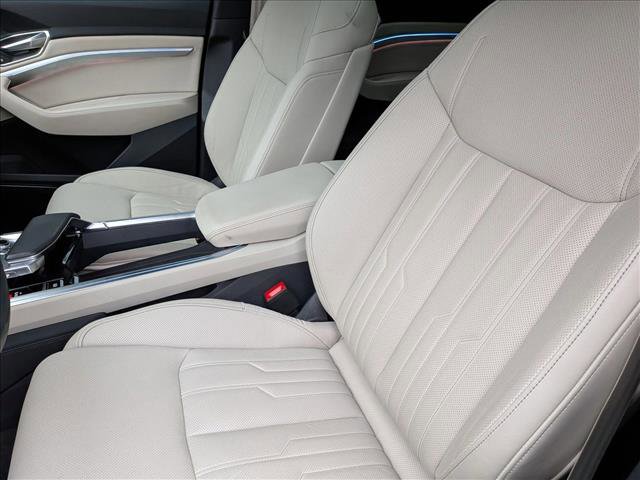 Used 2024 Audi Q8 e-tron Prestige image 15