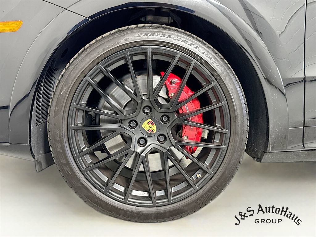 Used 2022 Porsche Cayenne GTS AWD/4WD image 39