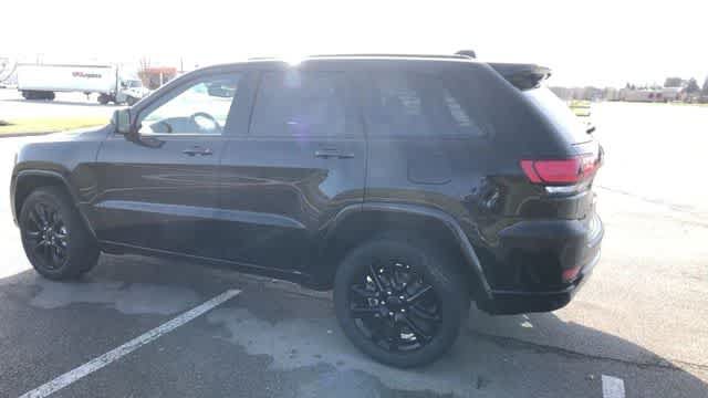 Used 2019 Jeep Grand Cherokee Altitude AWD/4WD image 6