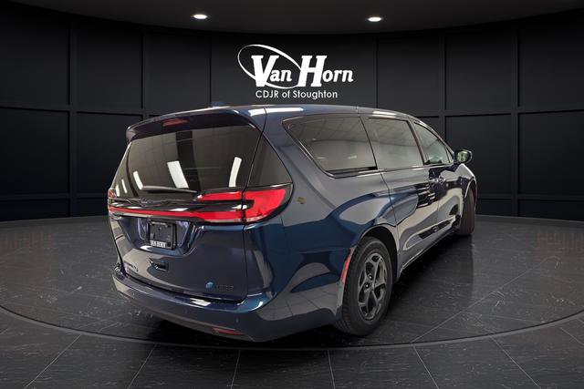 Used 2022 Chrysler Pacifica Touring-L w/ S Appearance Package FWD image 7