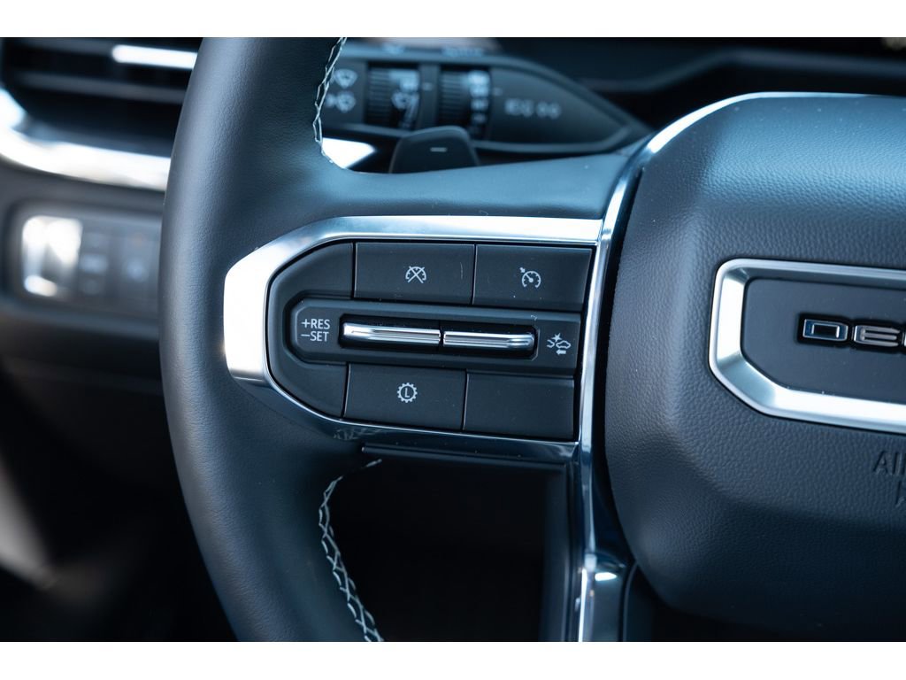 Used 2025 GMC Acadia Denali image 17