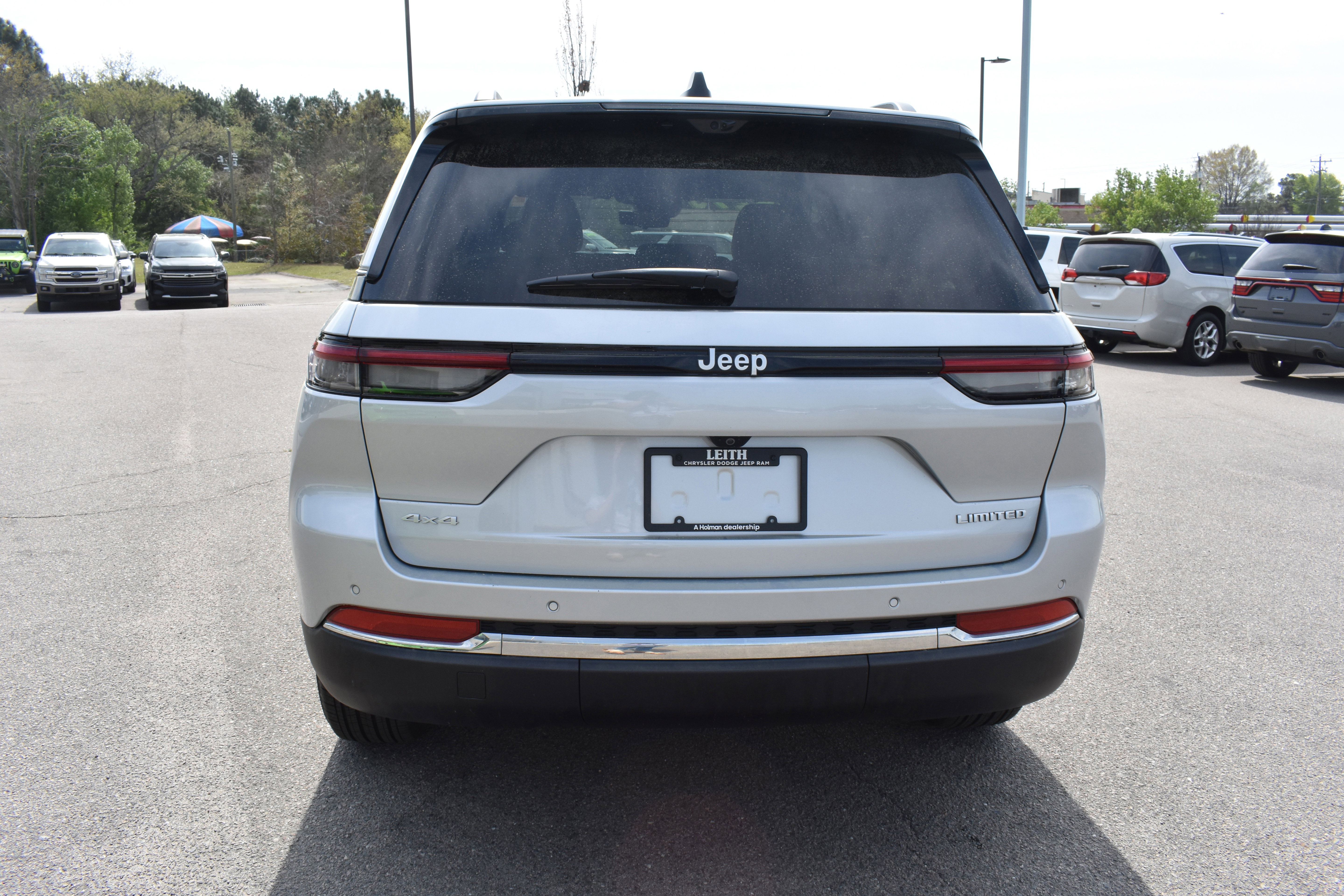 Used 2025 Jeep Grand Cherokee Limited w/ Luxury Tech Group II image 8