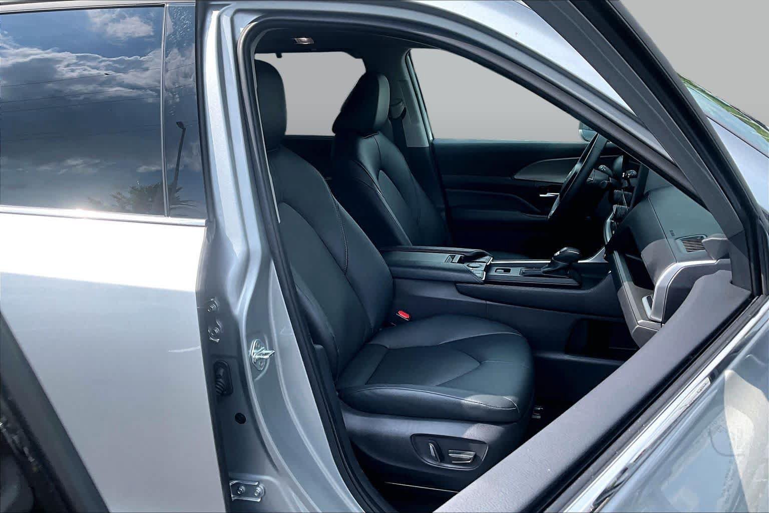 Used 2025 Toyota Grand Highlander AWD image 9