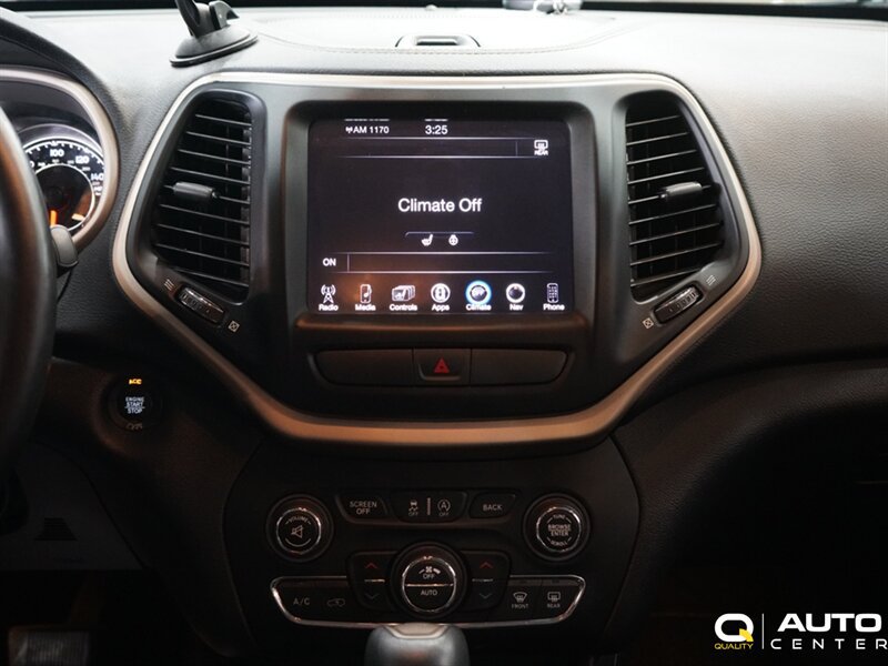 Used 2017 Jeep Cherokee Limited AWD/4WD image 15