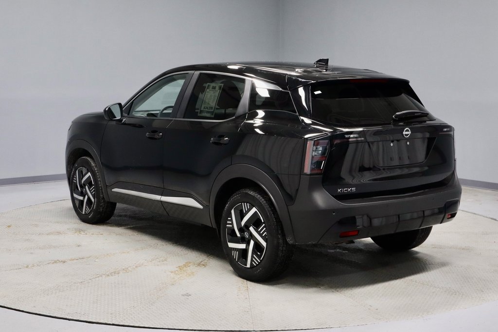 Certified 2025 Nissan Kicks SV image 9