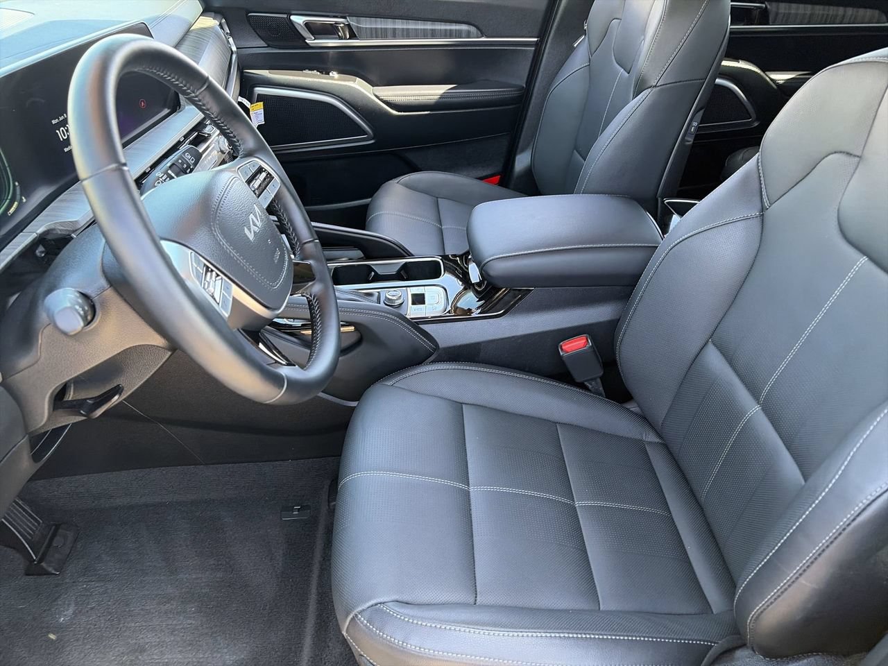 Certified 2025 Kia Telluride EX w/ EX Captain's Chair Package FWD image 18