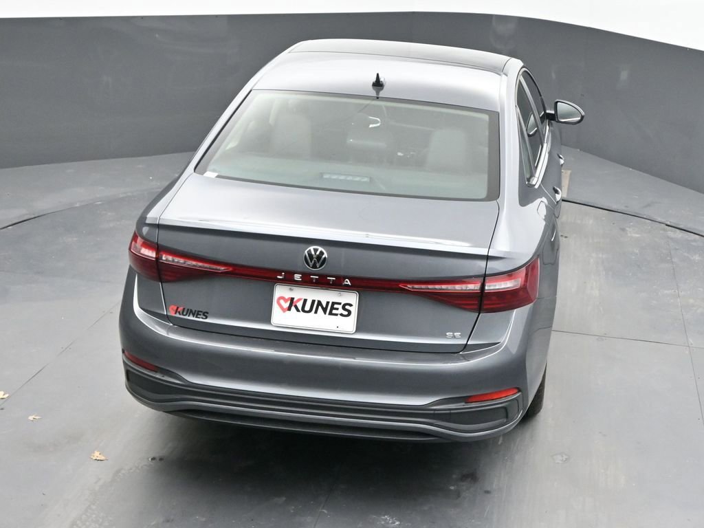Used 2025 Volkswagen Jetta SE image 34
