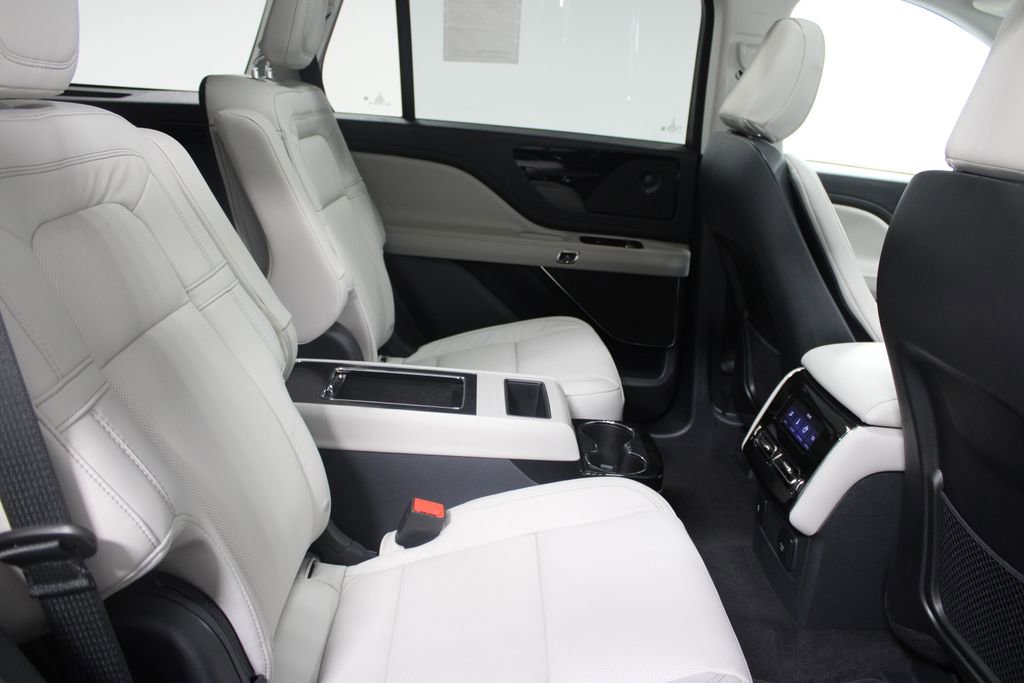 New 2025 Lincoln Aviator Reserve w/ Illumination Package image 32