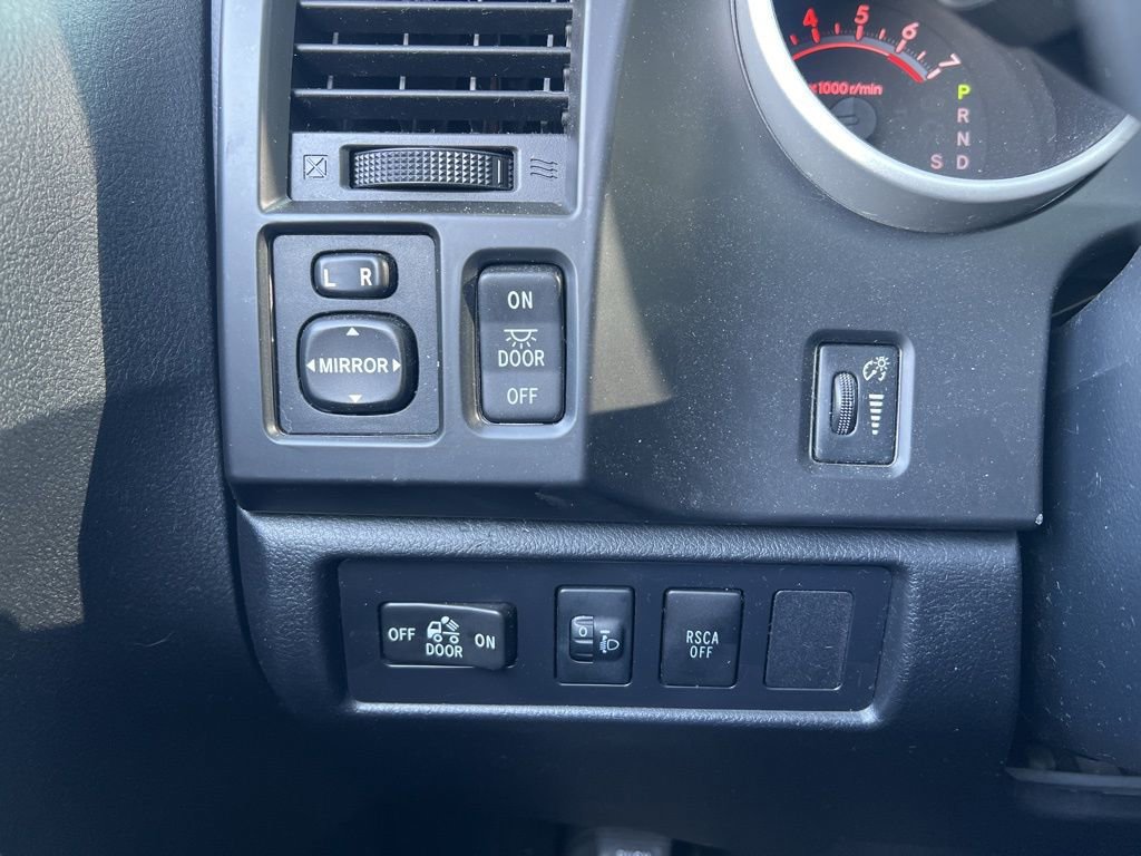 Used 2012 Toyota Tundra 4x4 CrewMax image 18