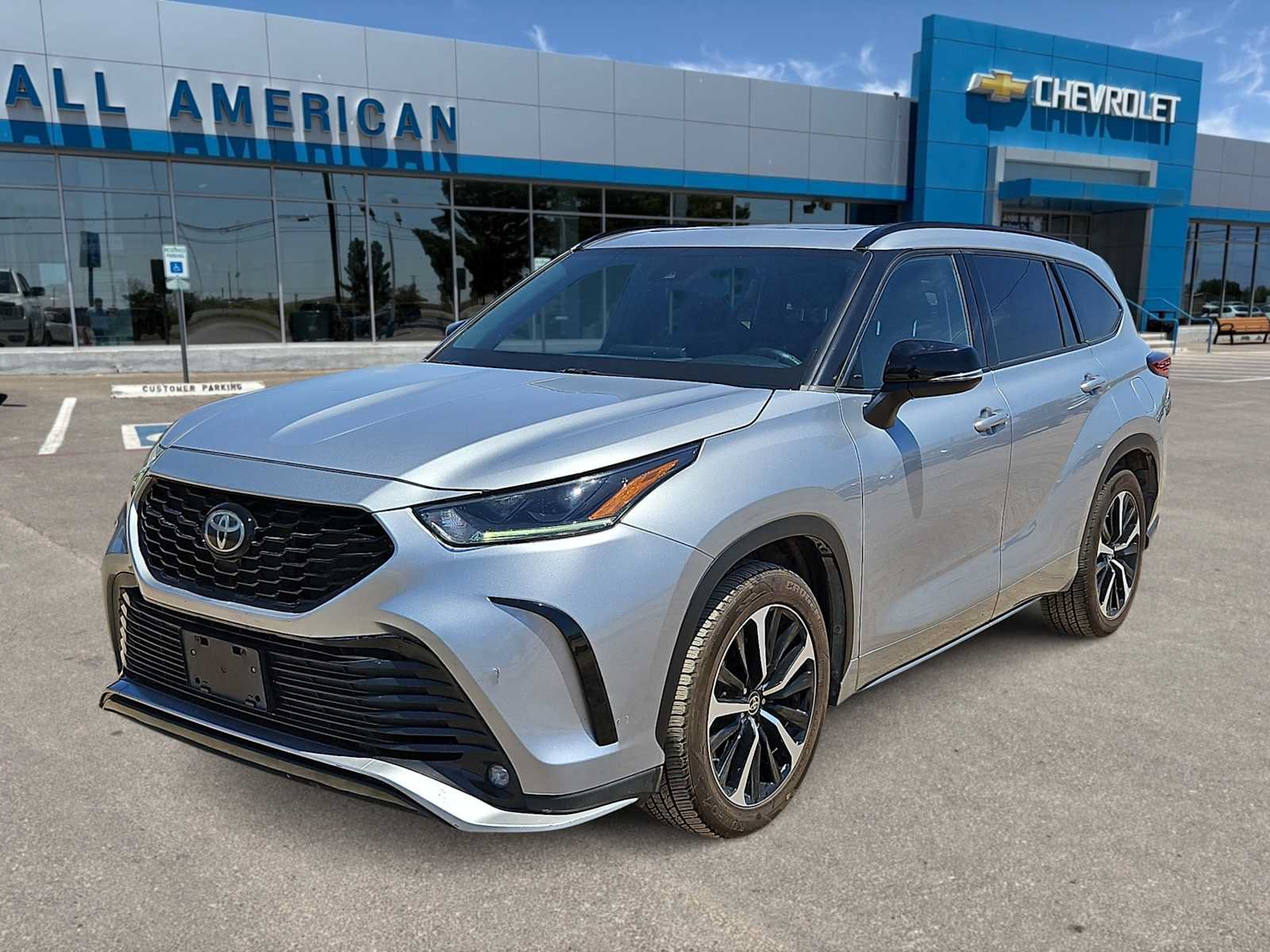 Used 2022 Toyota Highlander XSE FWD video 1