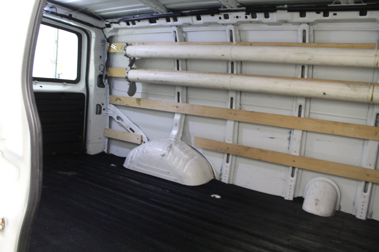 Used 2018 Chevrolet Express 2500 RWD 2500 135 w/ Driver Convenience Package image 21