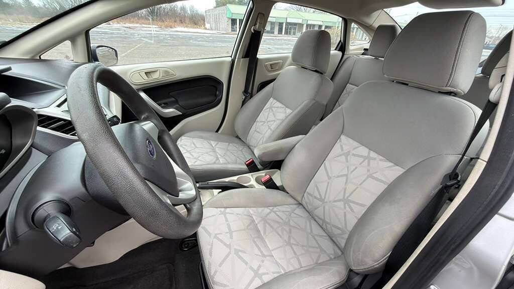 Used 2012 Ford Fiesta SE w/ Winter Pkg FWD image 12