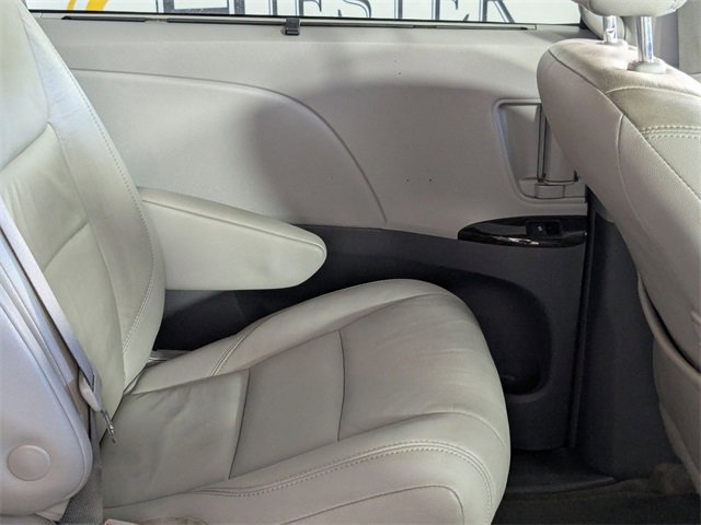 Used 2018 Toyota Sienna XLE w/ XLE Navigation Package image 33