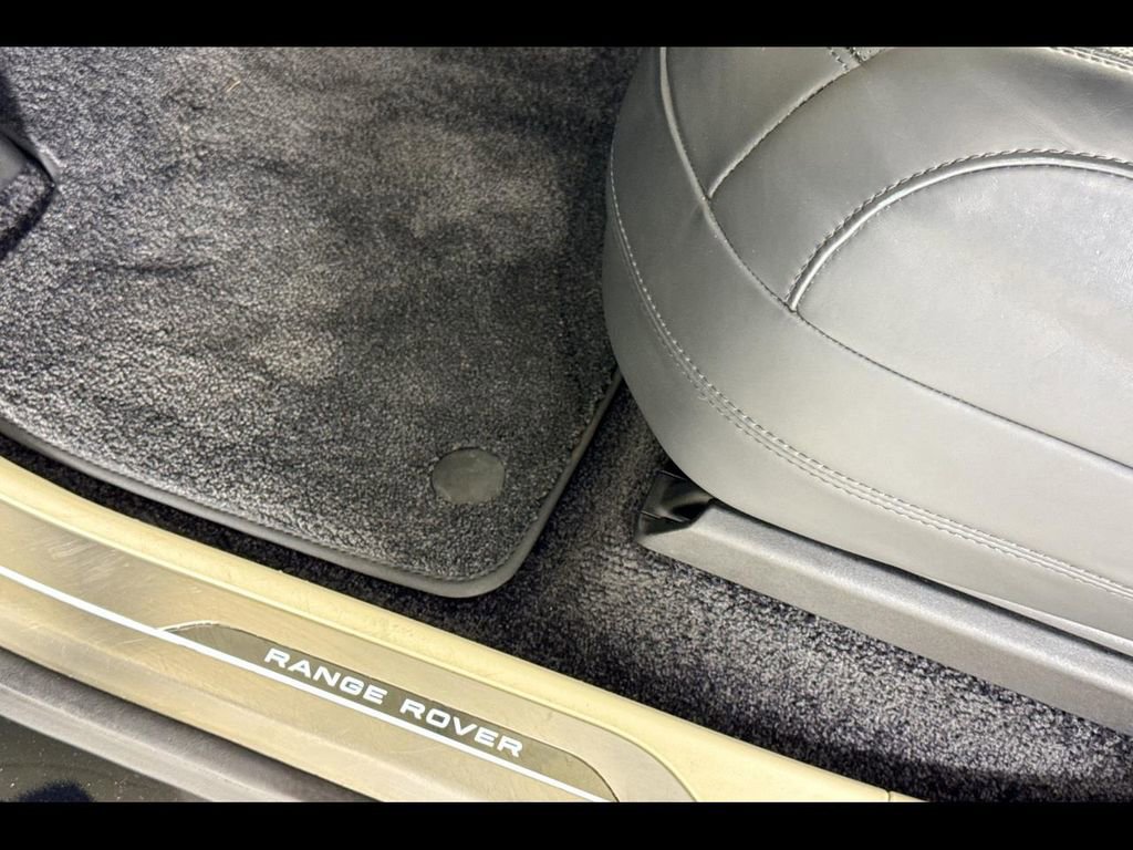 Used 2023 Land Rover Range Rover SE image 18