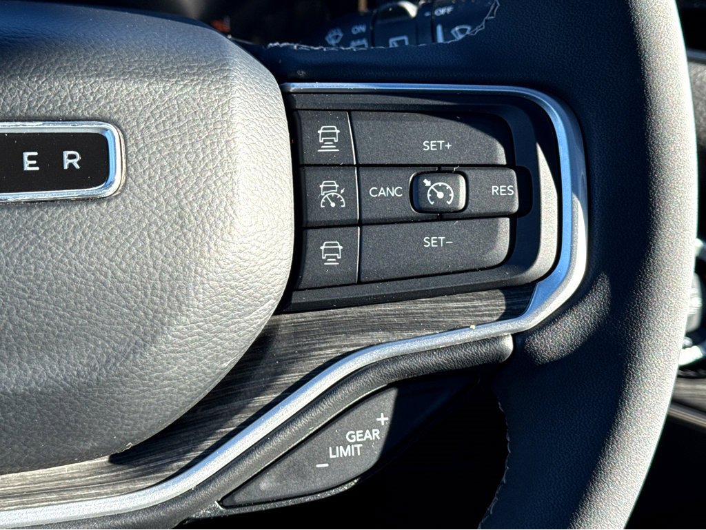 Used 2022 Jeep Wagoneer Series III w/ Premium Group I image 18