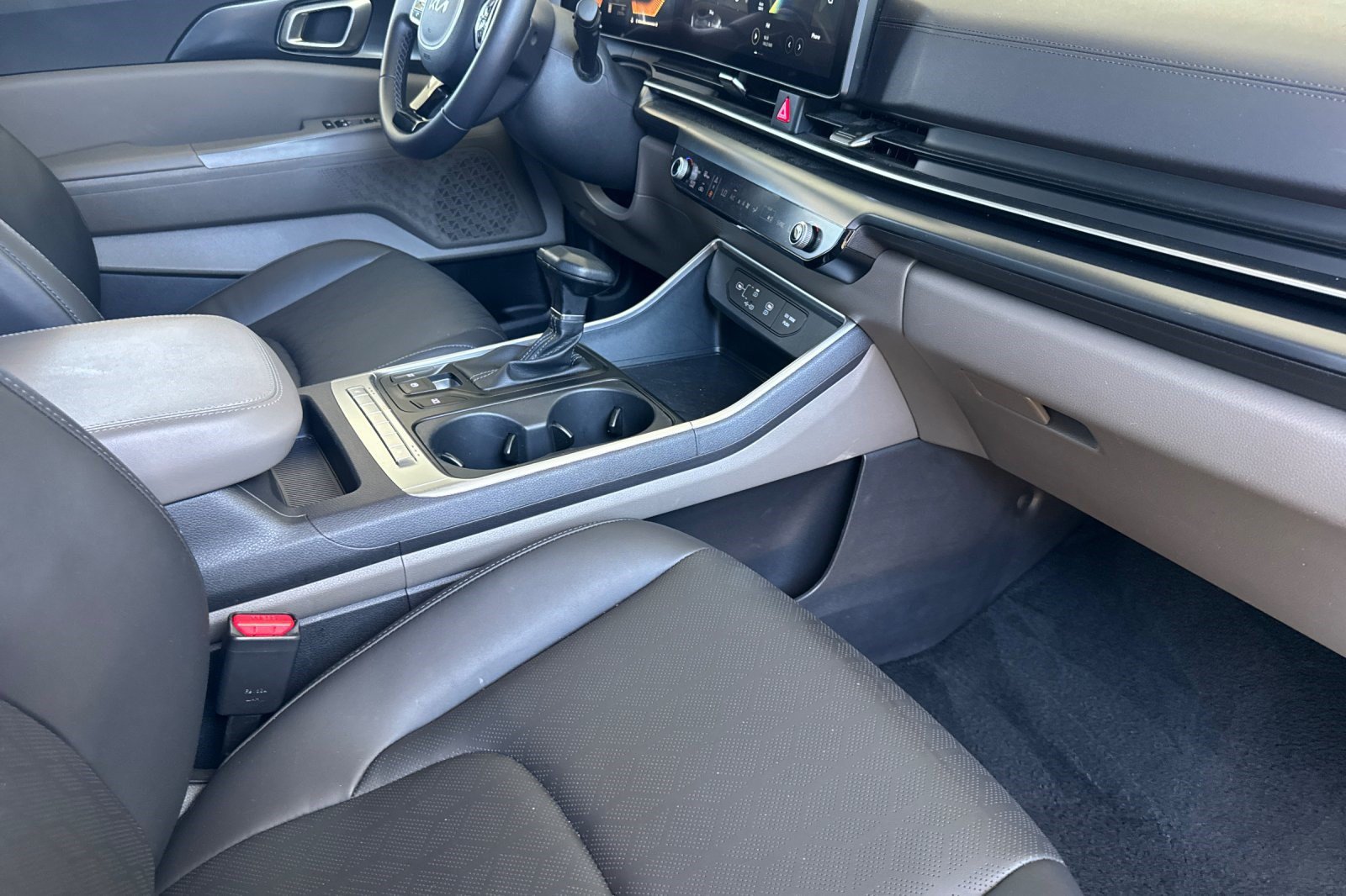Used 2026 Kia Carnival FWD image 35