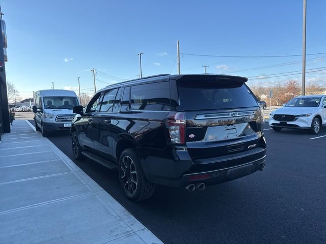 Used 2022 Chevrolet Suburban RST w/ Sport Performance Package image 5